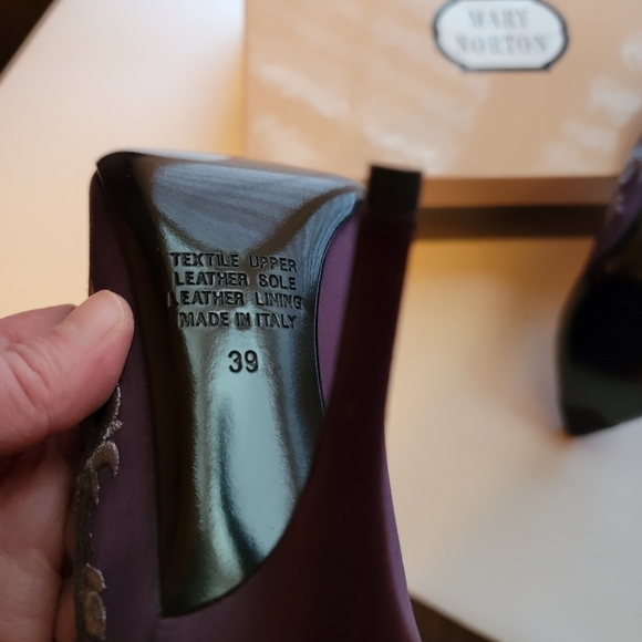 NWT NIB Mary Norton Desire Satin Pumps 39 - Picture 5 of 9